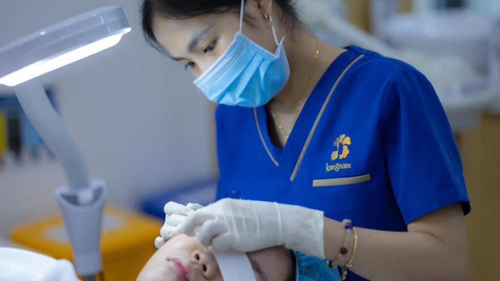 Giá liệu trình trị mụn bao nhiêu tiền? Bảng giá chi tiết theo phương pháp