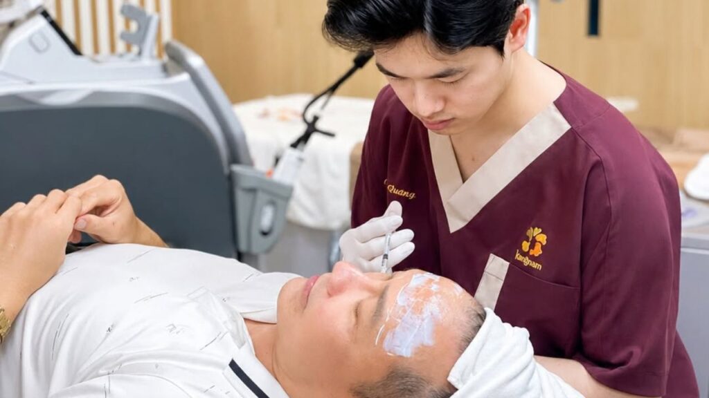 Khách tỉnh làm trẻ hoá tại Hà Nội: Cần ở lại bao lâu, tái khám ở đâu?