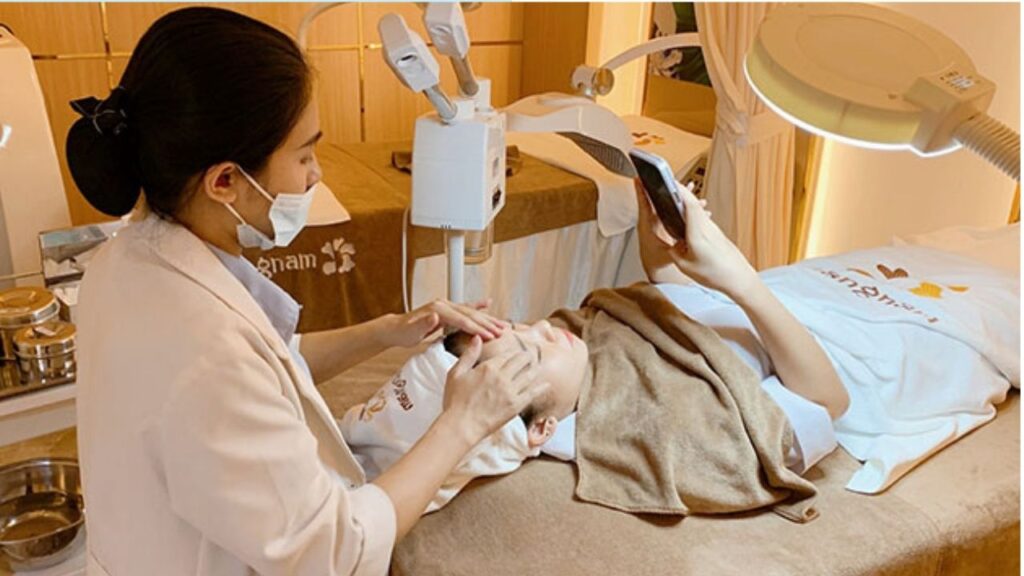 Làm sao biết nơi điều trị mụn có bác sĩ da liễu thật?