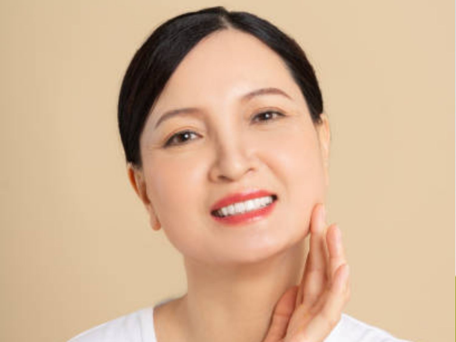 Khách căng da mặt và cổ cùng lúc, tiết kiệm thời gian