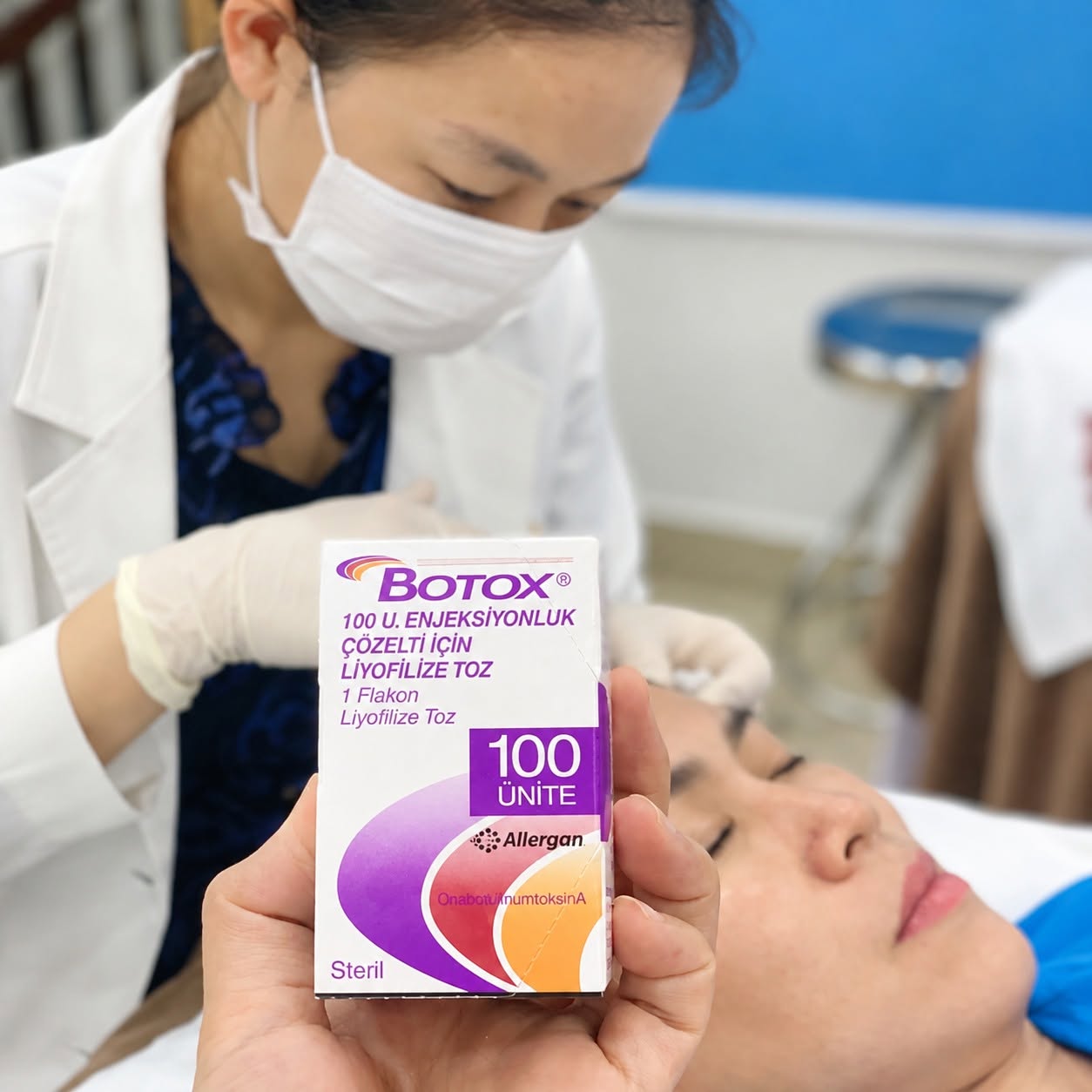 Botox được thực hiện sau khi thăm khám và xác định vùng cần can thiệp, liều lượng phù hợp.