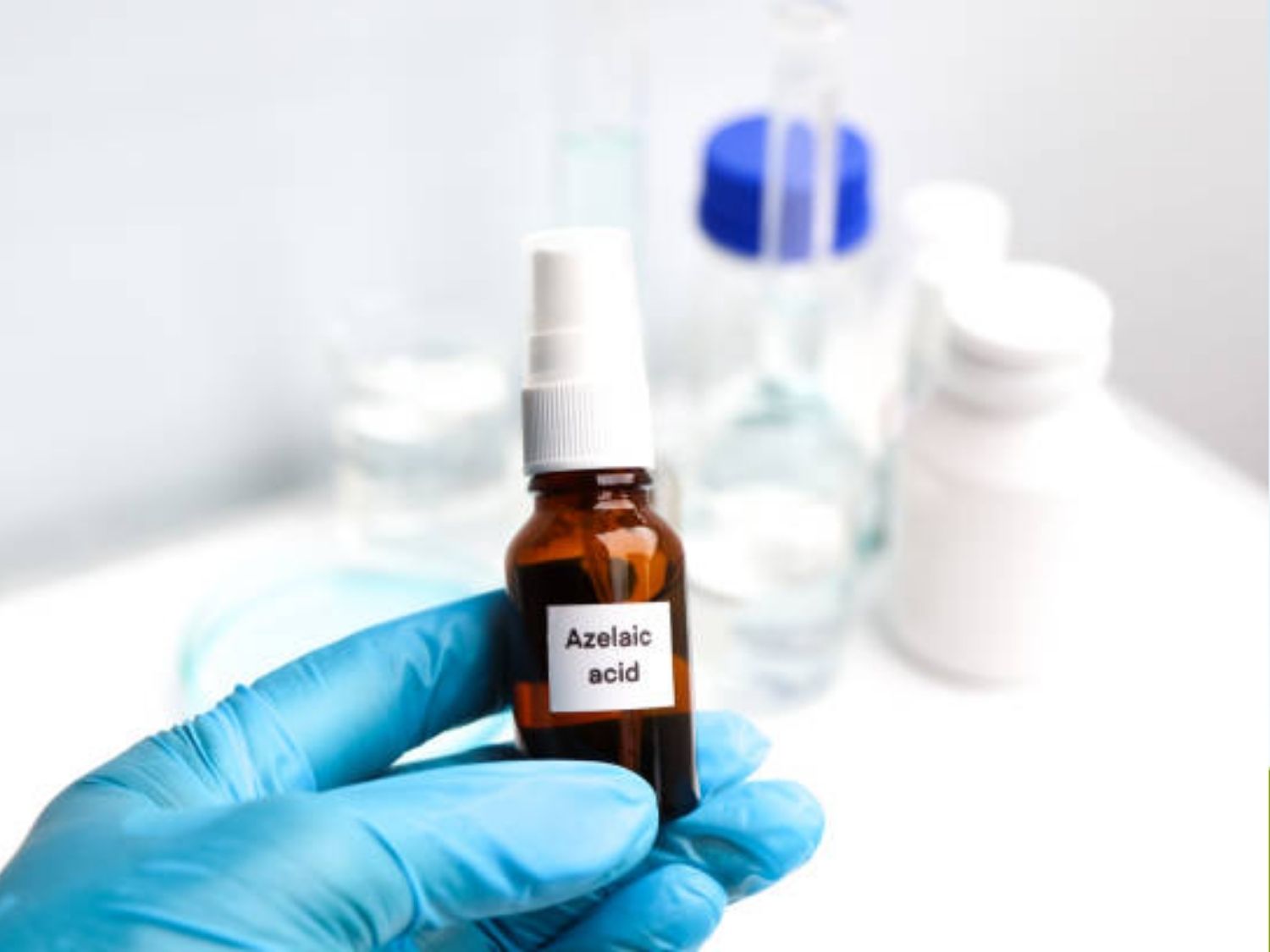Azelaic acid – hỗ trợ giảm mụn và mờ thâm