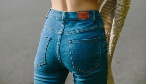 Mông bị lép 2 bên khiến cơ thể phụ nữ thiếu đi những đường cong quyến rũ mông lép chân nhỏ mặc quần gì