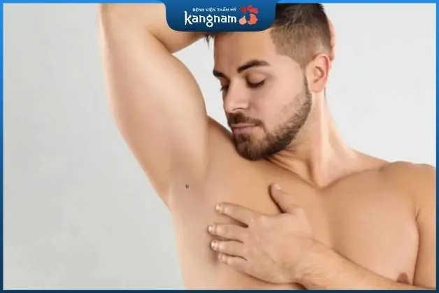 Nốt ruồi ở trong nách đàn ông