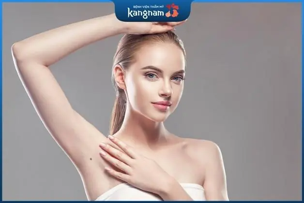 Nốt ruồi nằm trong nách 