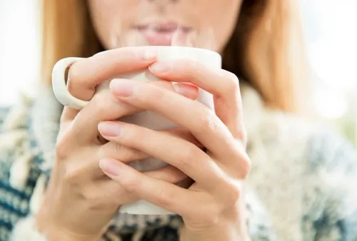 lấy cao răng về bị ê buốt