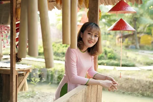 Mỹ Duyên tự tin trước ống kính hơn trước đây