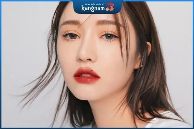 Người có nốt ruồi ở trên môi hay gặp may gặp mắn