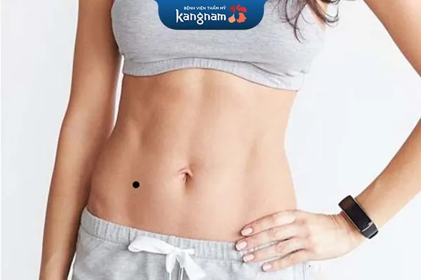 mụn ruồi bên trái rốn