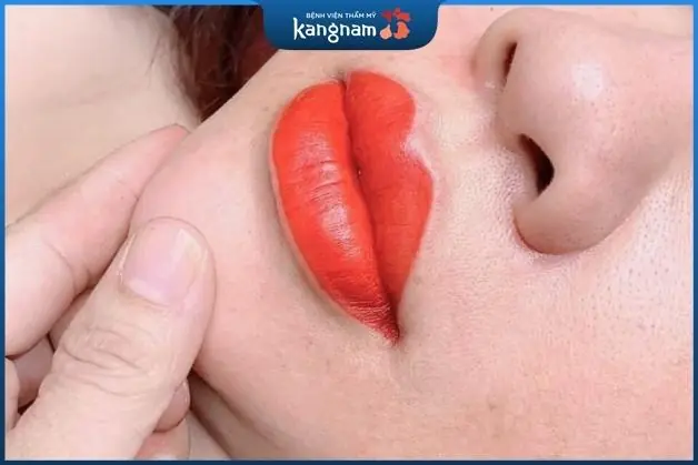 Môi xinh đẹp tự nhiên