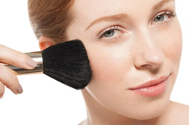 Trang điểm che khuyết điểm gò má