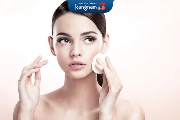 Kiêng nước sau nhấn mí để hạn chế viêm nhiễm
