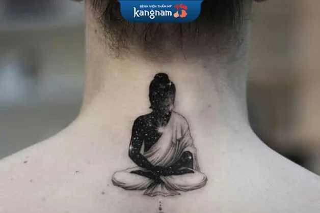 Xăm Đức Phật sau gáy thể hiện tín ngưỡng cá nhân