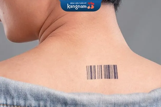 Mẫu xăm mã vạch sau gáy khẳng định chất riêng