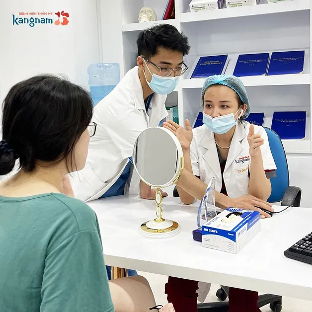 Quy trình độn cằm khắc phục mặt vuông