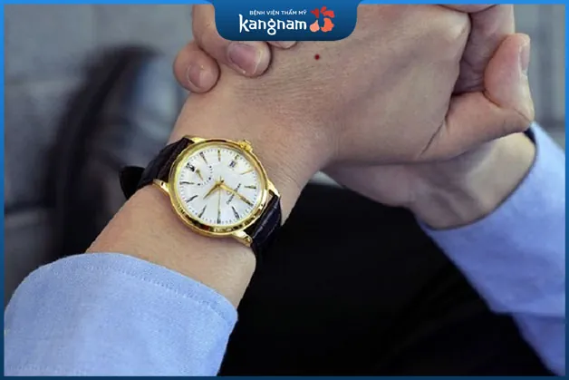 Người sở hữu mụn ruồi đặc biệt có sự nghiệp thăng tiến nhưng dễ làm người khác mất lòng