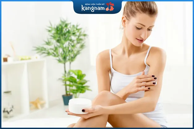 Chỉ thoa một lượng kem vừa đủ để da không bị bít tắc