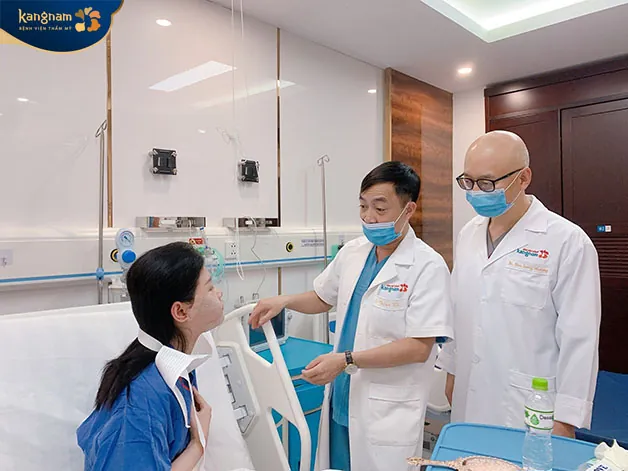 Sau phẫu thuật, khách hàng sẽ được theo dõi trực tiếp bởi bác sĩ cho đến khi ổn định 