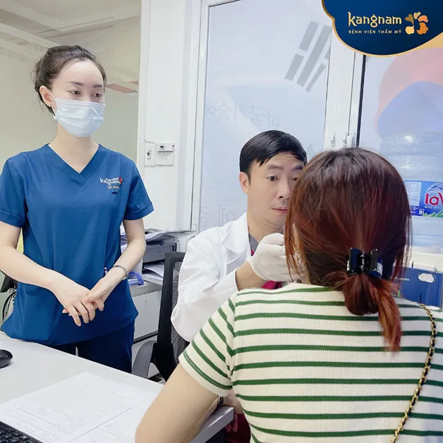 Khách hàng sẽ được bác sĩ chuyên khoa trực tiếp thăm khám 