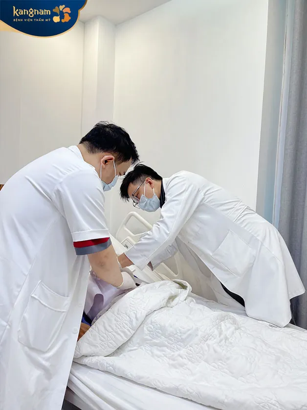 Bác sĩ sẽ theo dõi hàng ngày cho đến khi xuất viện 