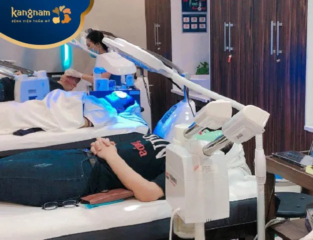 Chiếu ánh sáng quang học để tiêu diệt vi khuẩn, phục hồi cấu trúc da