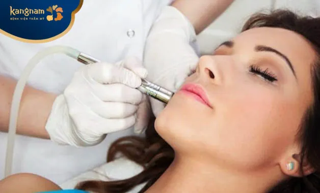 Các spa, viện da liễu uy tín là nơi bạn có thể tin tưởng lựa chọn để trị mụn đầu đen