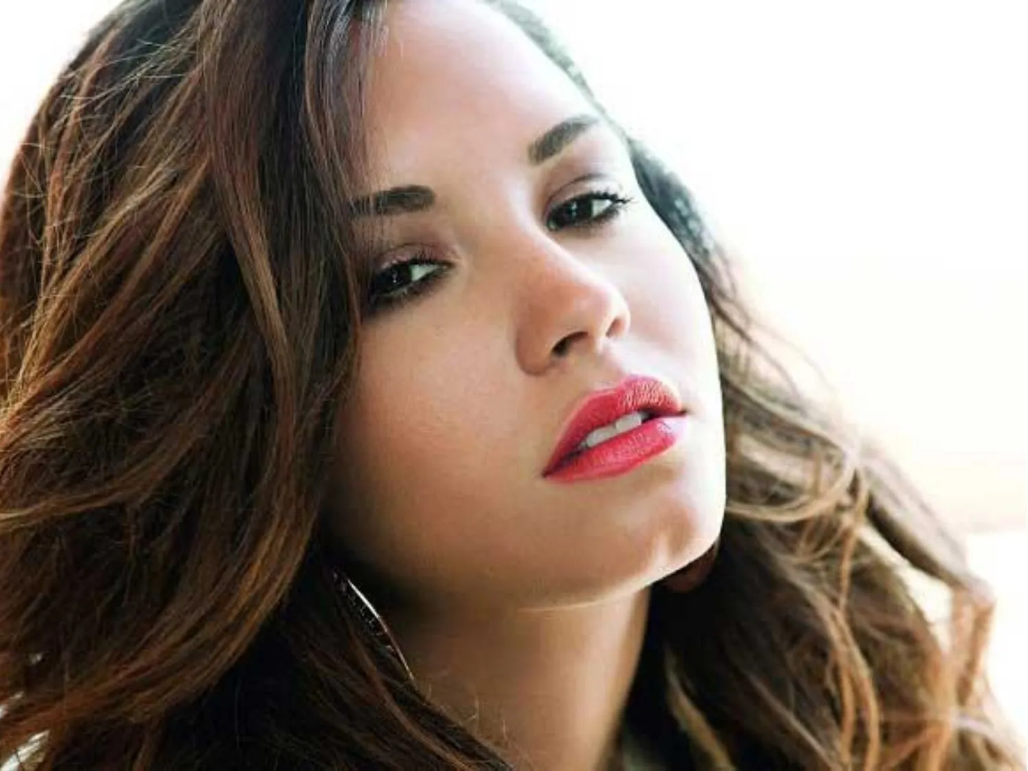 Cằm chẻ là đặc điểm của khuôn mặt, thể hiện qua một đường rãnh nhỏ