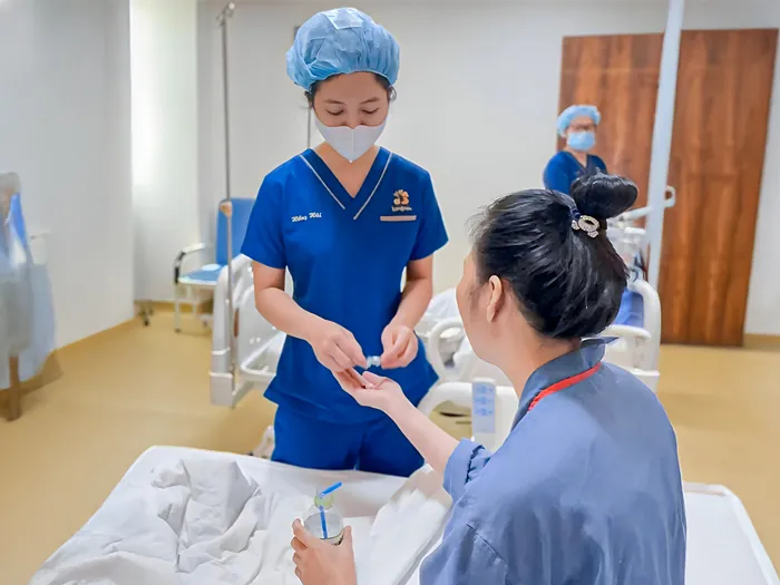 điều dưỡng chăm sóc khách hàng trong giai đoạn hậu phẫu giúp khách nhanh hồi phục