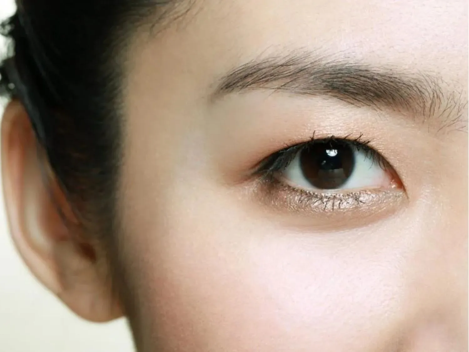 tướng phụ nữ mắt một mí