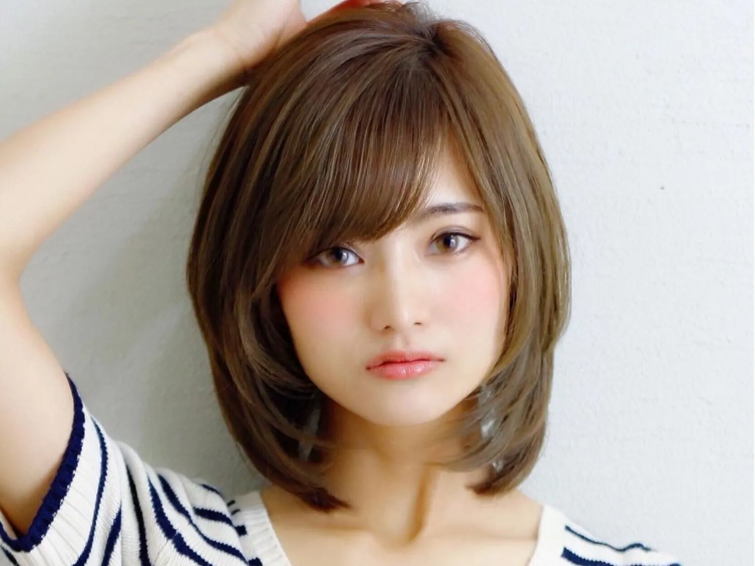 Tóc ngắn mái chéo