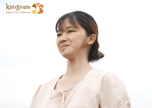 Mặc dù thường xuyên bị bạn bè trêu chọc nhưng Hường luôn vui vẻ, lạc quan trong cuộc sống