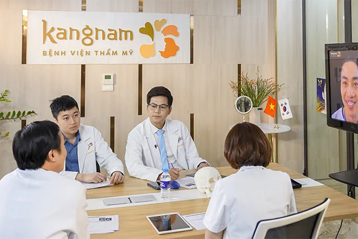 Quá trình hội chẩn của ekip Hành trình Lột xác cho trường hợp của Trần Văn Tự