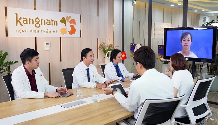 Ekip bác sĩ hội chẩn, đánh giá và đưa ra phác đồ điều trị cho Kim Phượng