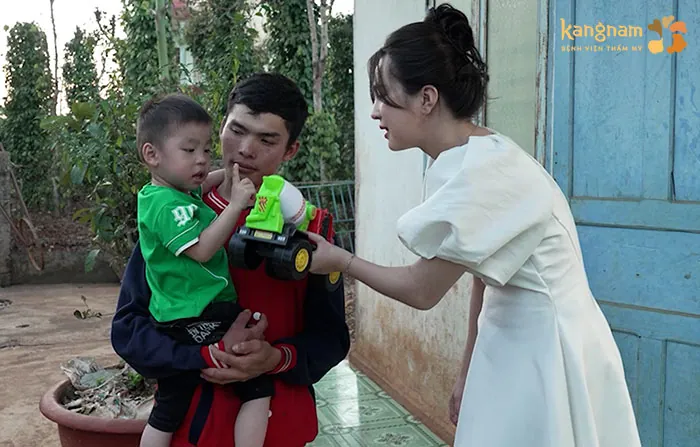 Phượng trở về bên chồng và con trai