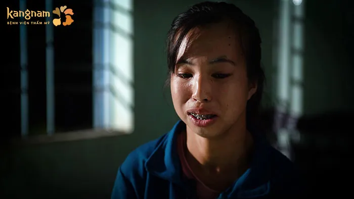 Kim Phượng gặp nhiều khó khăn trong cuộc sống, bị hàng xóm dèm pha, không xin được việc như mơ ước