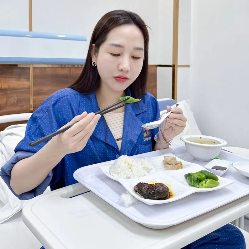 Hậu phẫu chu đáo sau nâng ngực