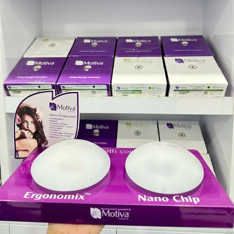 Kangnam sử dụng túi ngực cao cấp