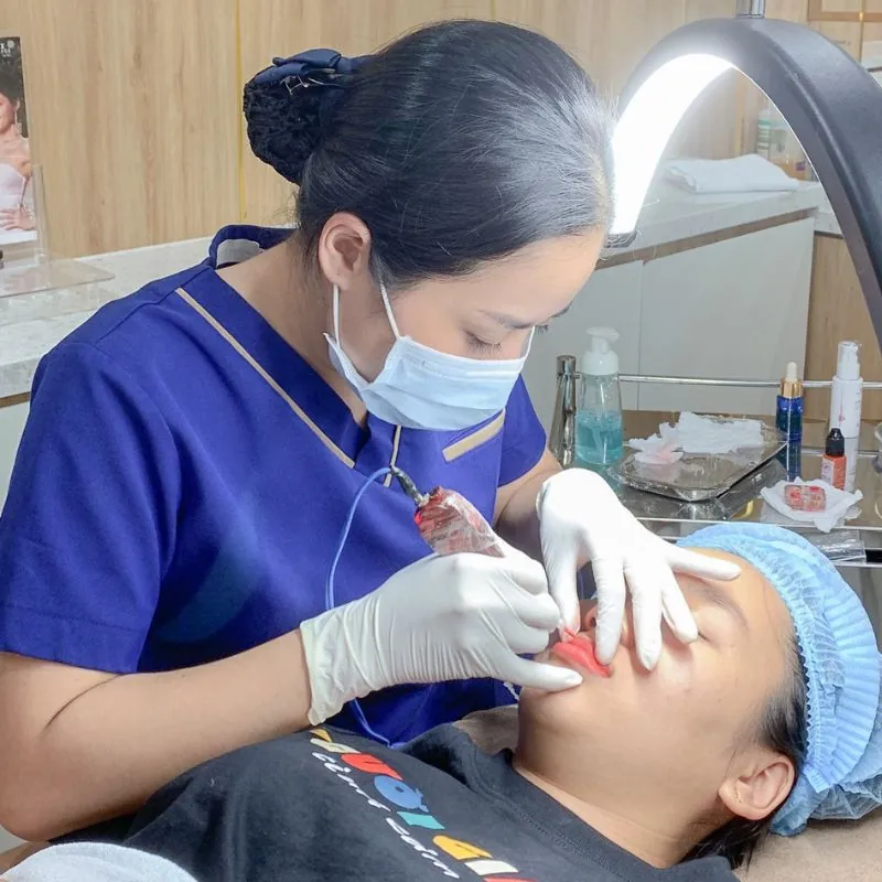 Ưu tiên cơ sở phun xăm có kỹ thuật viên chuyên môn cao