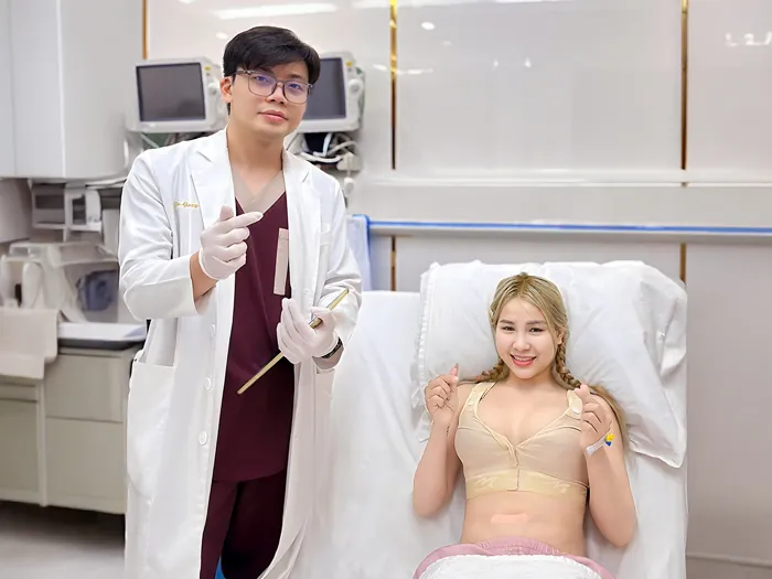 khách hàng được mặc áo định hình và nghỉ dưỡng ở phòng hậu phẫu