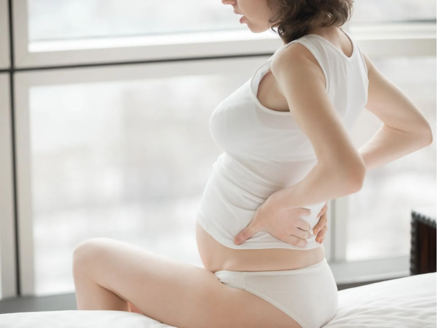 Phụ nữ đang trong thời kỳ mang thai không phù hợp để nâng mũi vì đây là giai đoạn cơ thể có nhiều thay đổi về nội tiết, huyết áp và khả năng đông máu, làm tăng nguy cơ biến chứng trong phẫu thuật