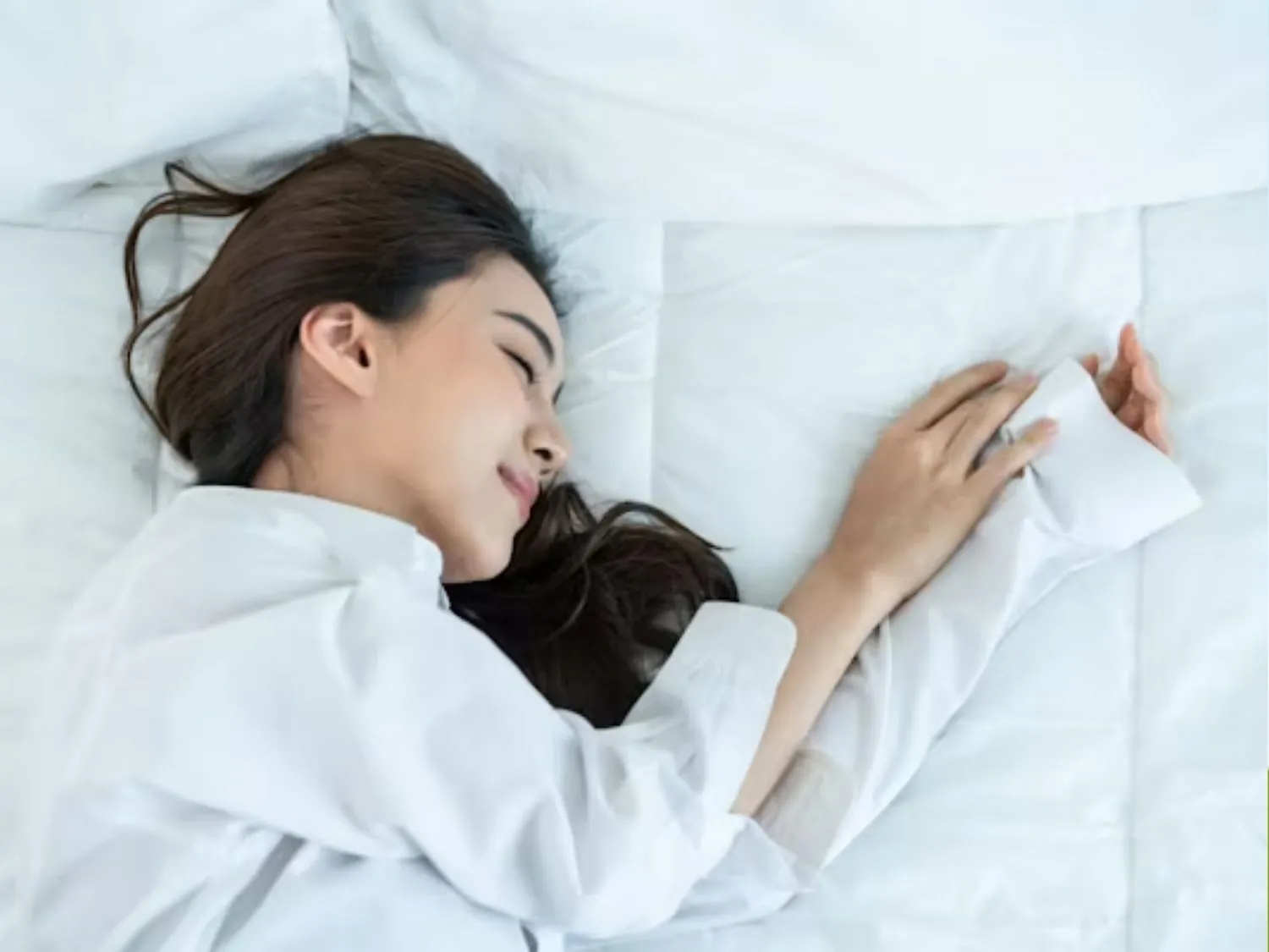 tránh nằm nghiêng sau gọt hàm 3-4 tuần