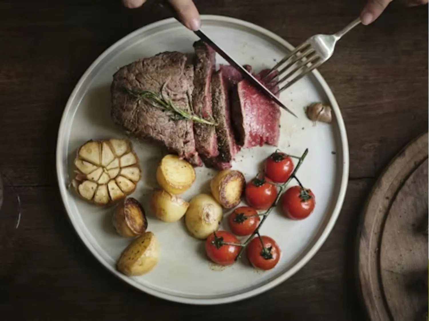 tránh ăn thịt bò sau gọt hàm để phòng tránh sẹo