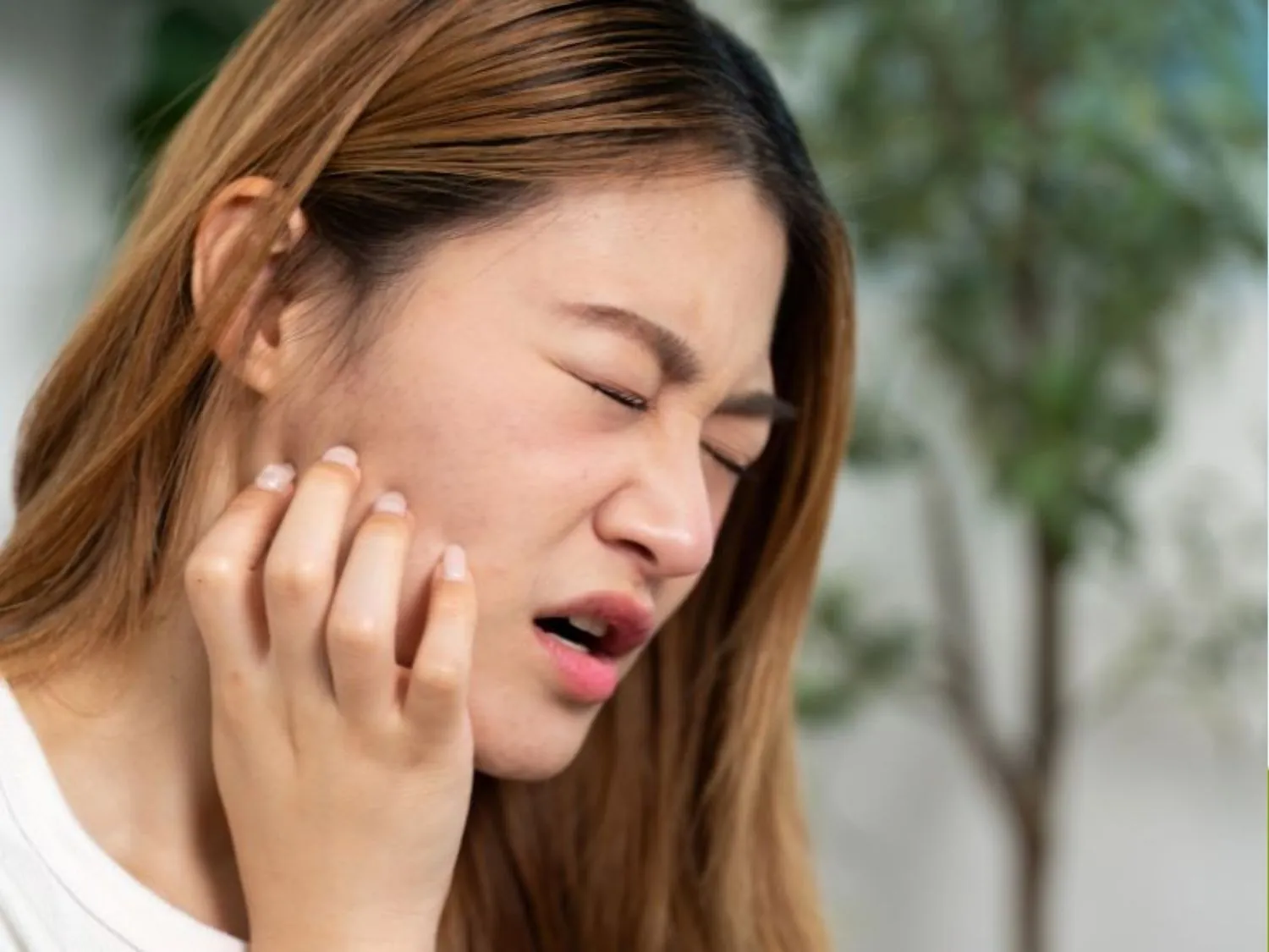 mặt tê bì sau hạ gò má cần thông báo ngay với bác sĩ