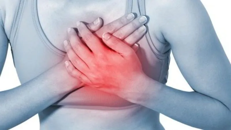 Vùng ngực bị sưng đau kéo dài sau nâng