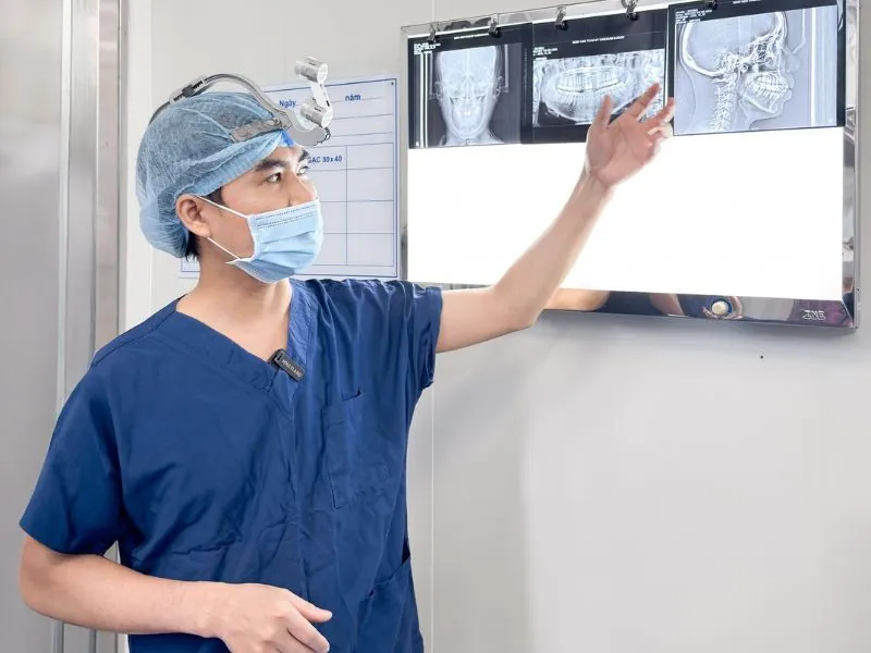 Phim chụp X-quang giúp bác sĩ phân tích tỉ lệ xương hàm.