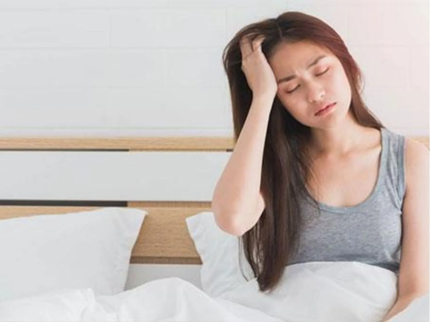 Cơ thể thường xuyên cảm thấy mệt mỏi sau nâng ngực thì không nên bơi lội vội