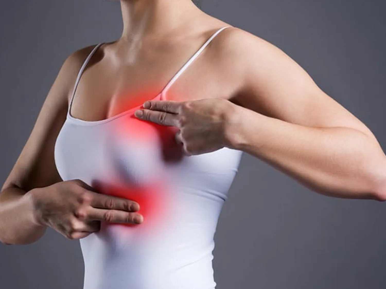 ngực đau tăng sau nâng ngực cần chú ý