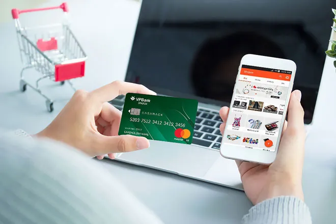 Dùng thẻ tín dụng để trả góp khi hút mỡ