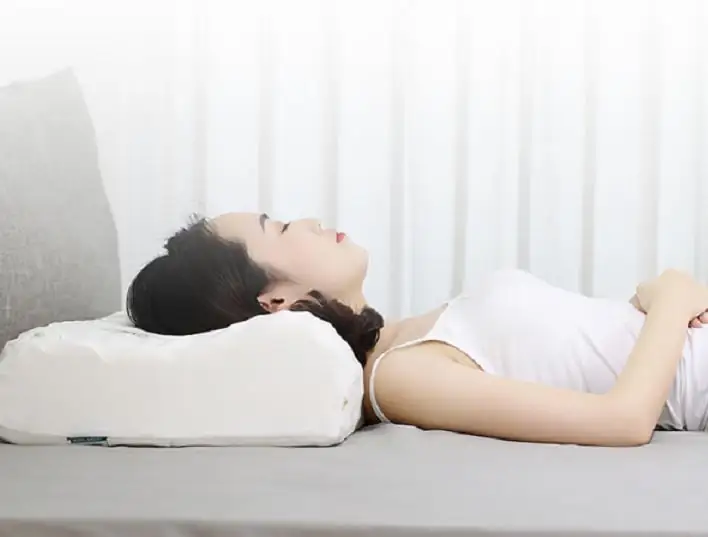 Góc nằm 30-45 độ là góc vàng giúp thoát dịch sưng nhanh nhất.