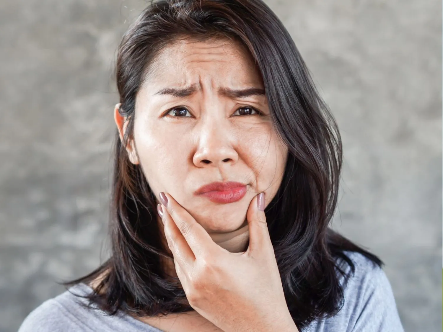 Méo miệng, khó cử động cơ mặt sau chỉnh hàm cần thăm khám sớm